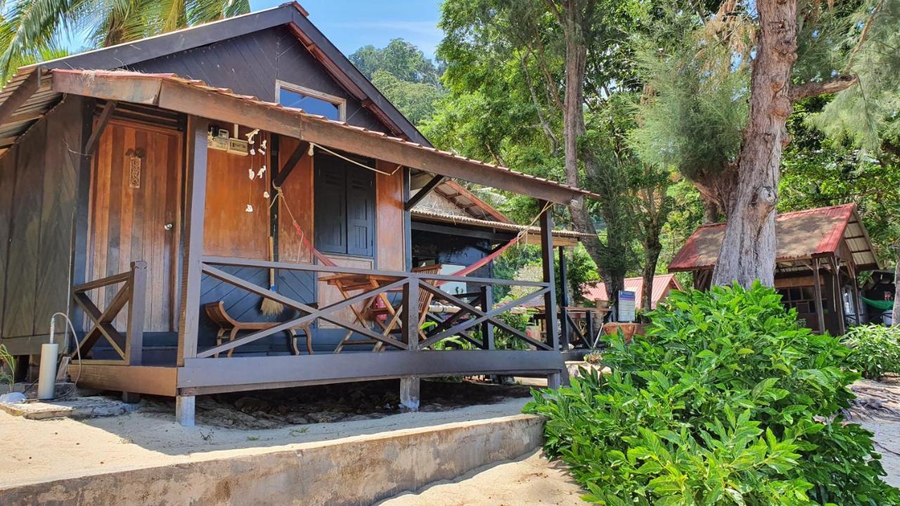 The Station Tioman Hotel Kampong Ayer Batang Exterior foto